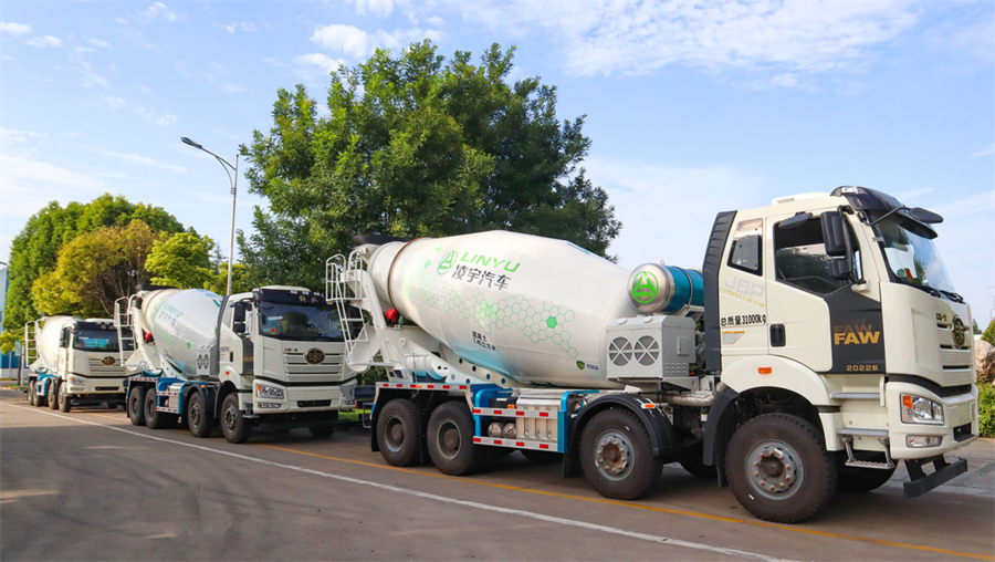 秋高氣爽，再傳捷報(bào)！50臺(tái)凌宇混動(dòng)攪拌車(chē)奔赴華東，盡顯靚麗風(fēng)采