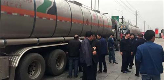 中集凌宇：三晉大地現(xiàn)新潮液罐車，引來200多人圍觀