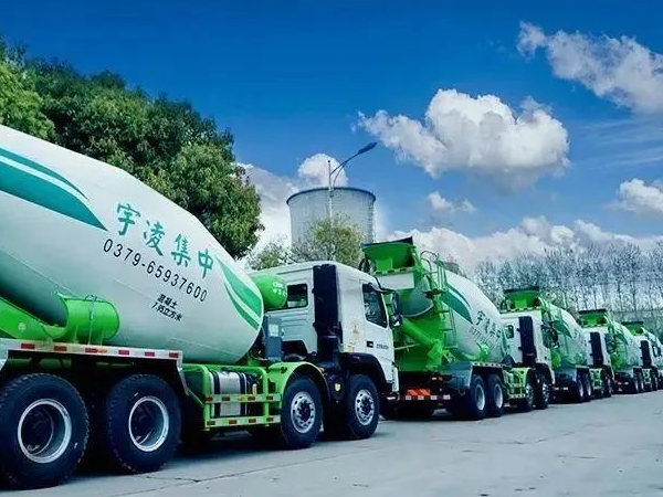 8年老客戶再提車，10臺(tái)攪拌車批量交付，客戶：選凌宇我放心！