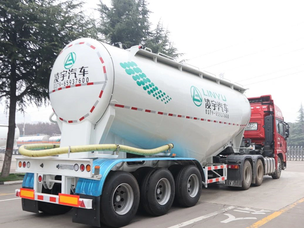“小白罐”喜迎新搭檔，六大優(yōu)勢(shì)帶你揭秘專用牽引車