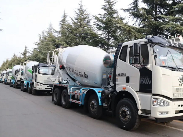 陽春三月下華南，老客戶一次性訂購凌宇汽車120臺！