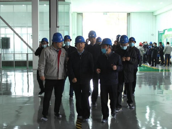 西安市人大常委會黨組書記、主任胡潤澤為中集凌宇高端制造點贊