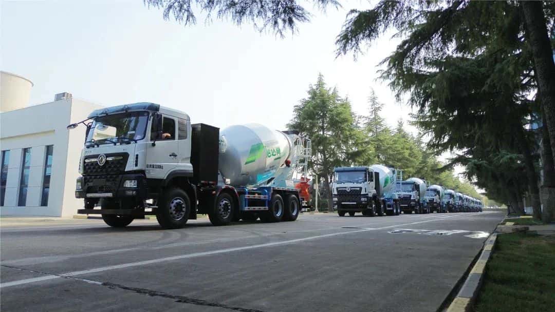 馭風(fēng)而行，中集車(chē)輛15臺(tái)新能源攪拌車(chē)駛?cè)牒?，繪就荊楚生態(tài)長(zhǎng)卷