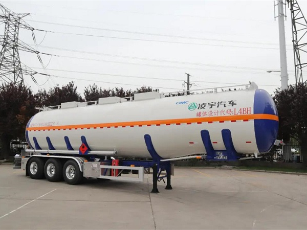 中集凌宇新款鋁合金易燃液體運輸車來了！