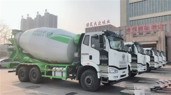 中集凌宇攪拌車進駐神秘雪域古城，為當?shù)氐慕ㄔO和經(jīng)濟發(fā)展奉獻力量